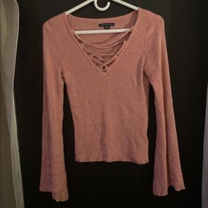 Shirt with bell bottom sleeves